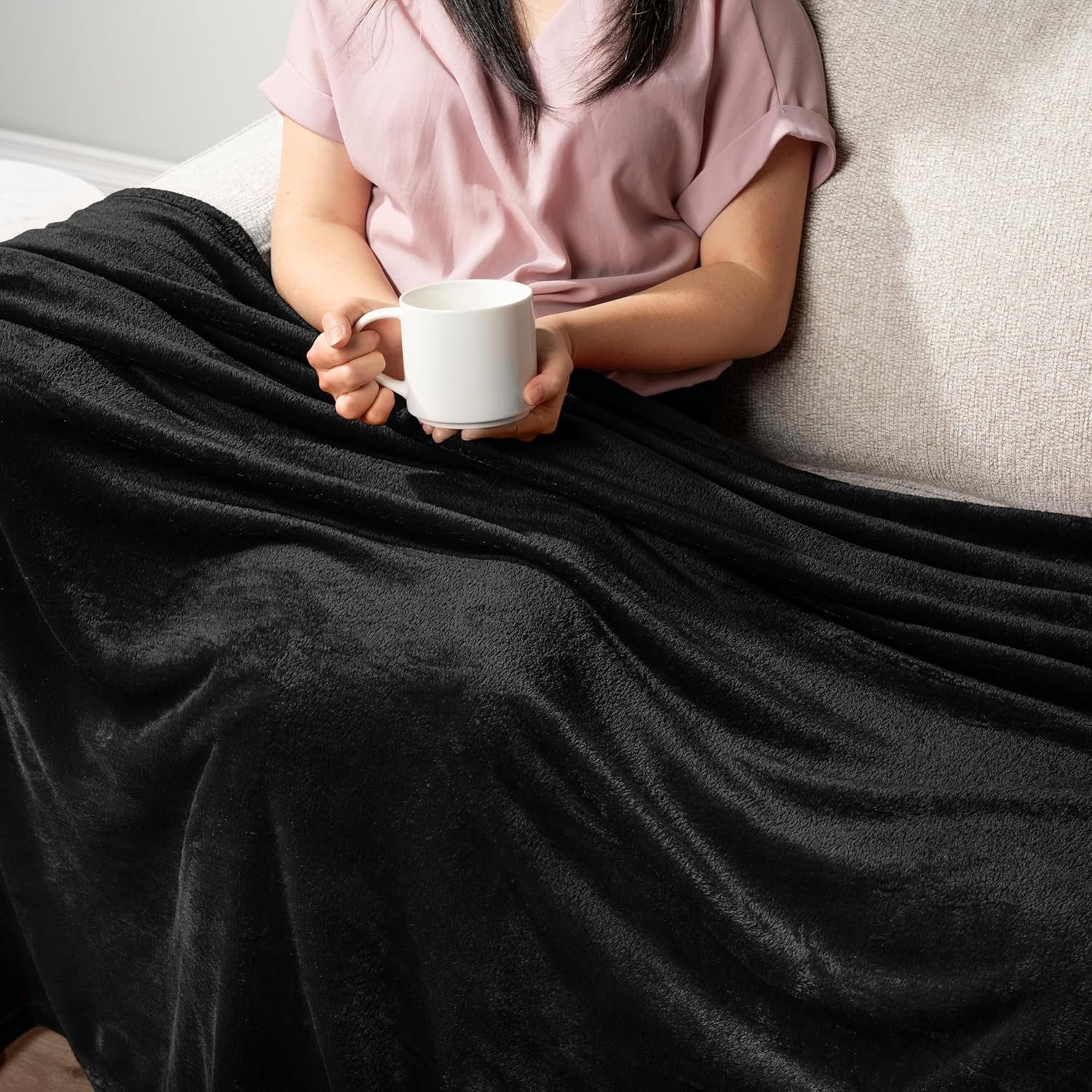 Black Fleece Bed Blanket Queen Size, Super Soft Fuzzy Flannel Throw for Couch Sofa, Luxury Plush Microfiber Large Throw Blanket Queen Bed, Home Cozy Velvet Gift Blanket, 90X90